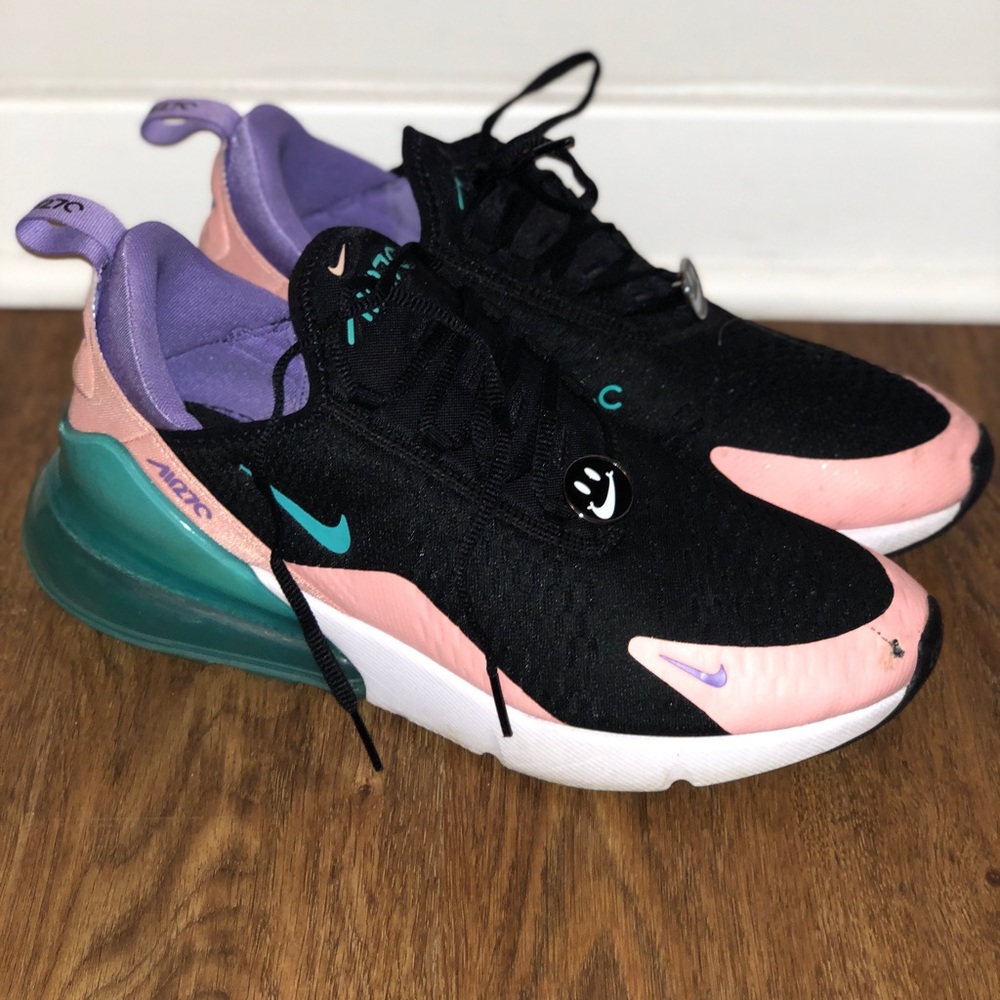 270 Nike sneakers